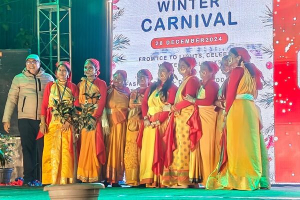 ऐस डिविनो में रंगारंग कार्यक्रम का शानदार आयोजन, हर उम्र के लोगों ने लिया हिस्सा